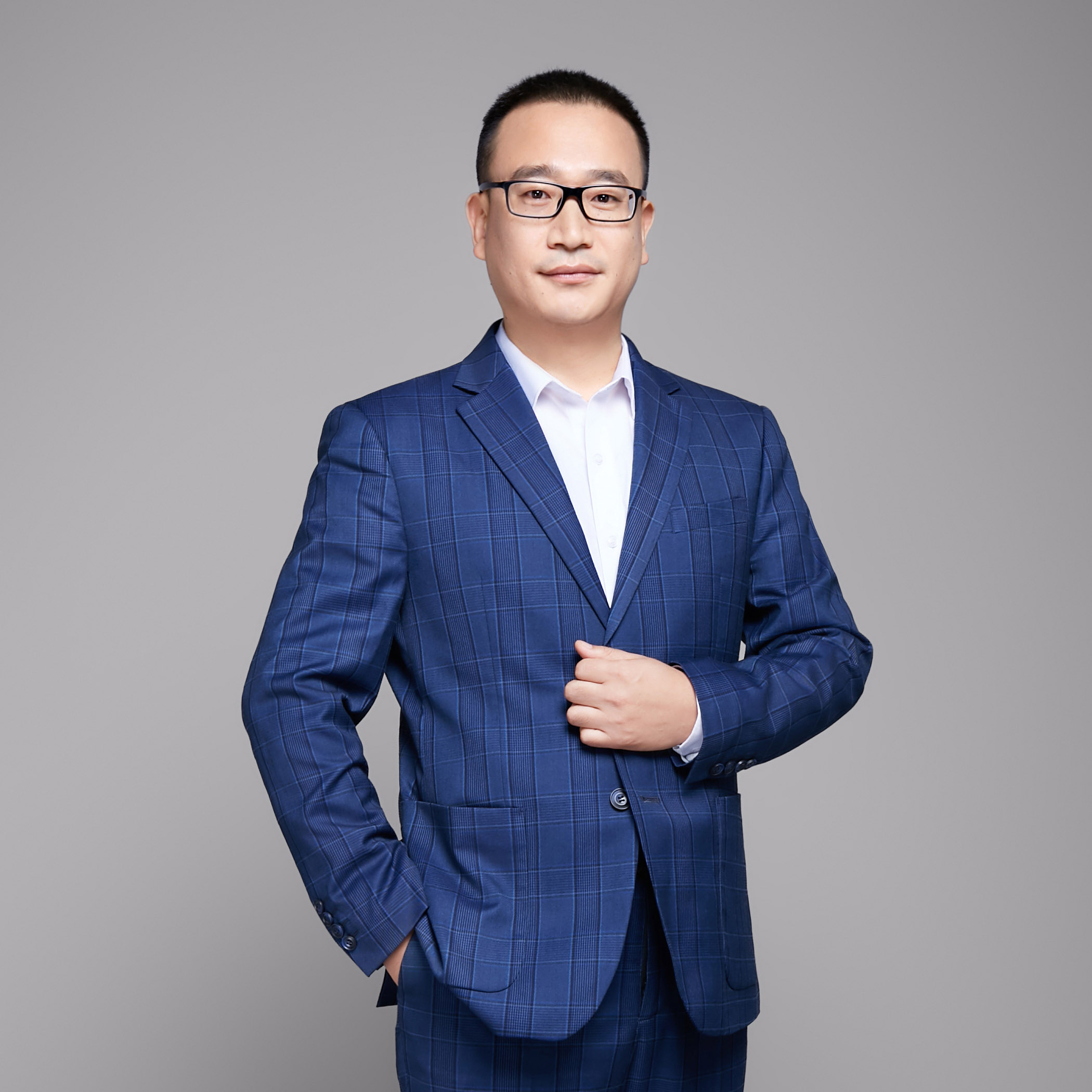 崔立